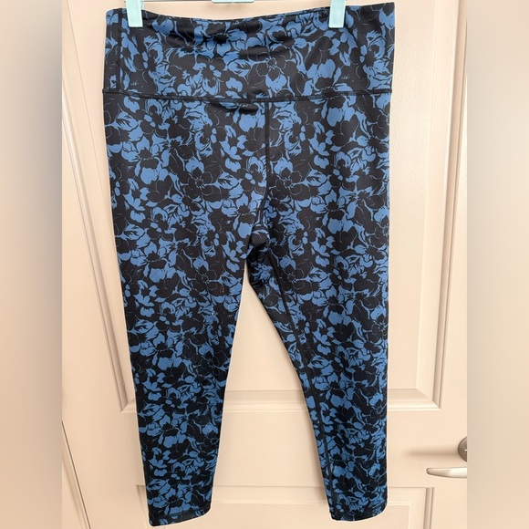 ZYIA black + blue “Light & Tight” high waist leggings Size 14-16. Capri (23-25”) - Picture 5 of 8